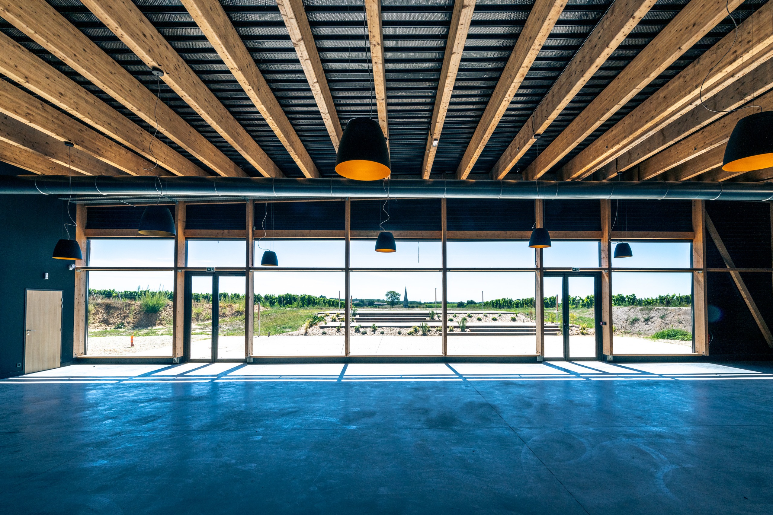 Intérieur de la nouvelle salle du chai du Château d Arche